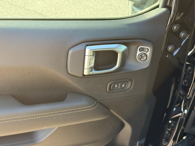 Jeep Wrangler Vehicle Full-screen Gallery Image 6