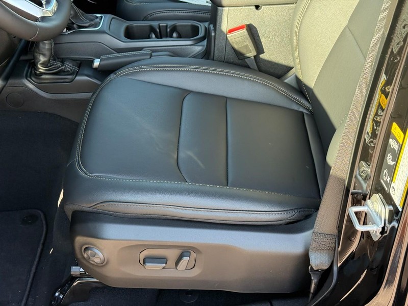 Jeep Wrangler Vehicle Full-screen Gallery Image 7