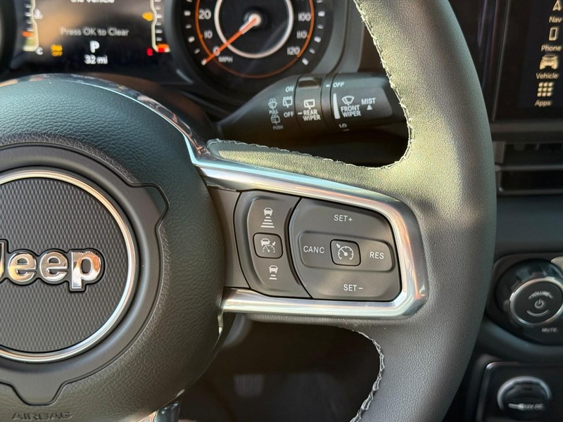 Jeep Wrangler Vehicle Full-screen Gallery Image 10