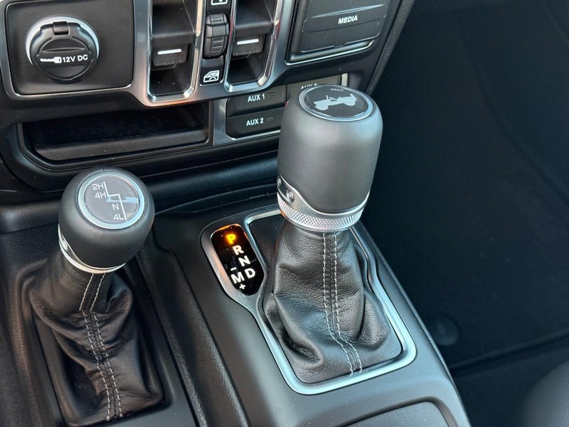 Jeep Wrangler Vehicle Full-screen Gallery Image 11