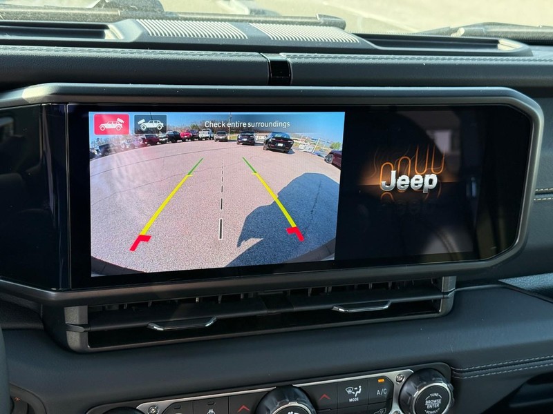 Jeep Wrangler Vehicle Full-screen Gallery Image 13