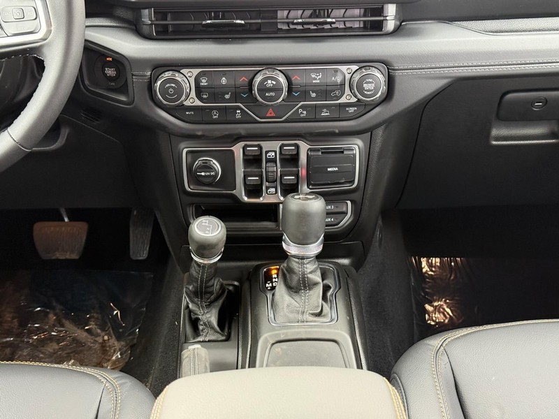 Jeep Wrangler Vehicle Image 12