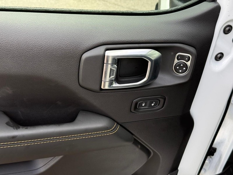 Jeep Wrangler Vehicle Image 13