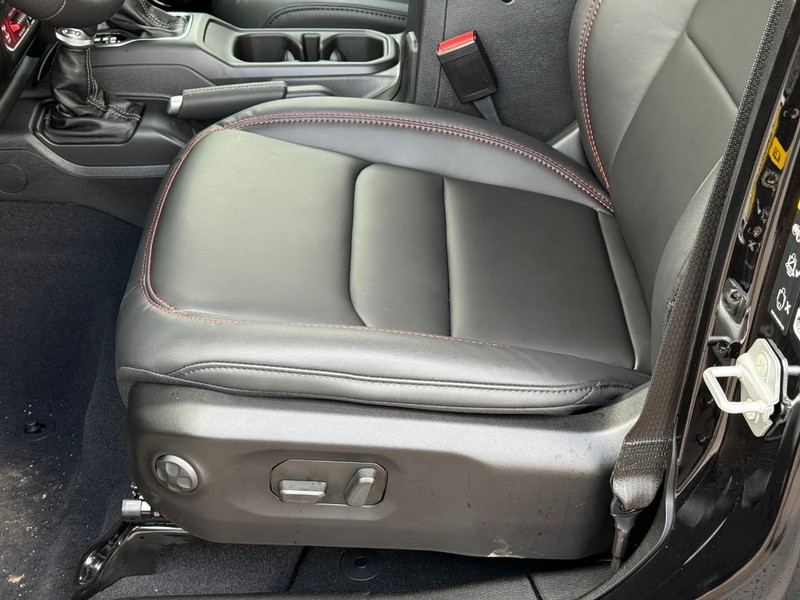 Jeep Wrangler Vehicle Image 09