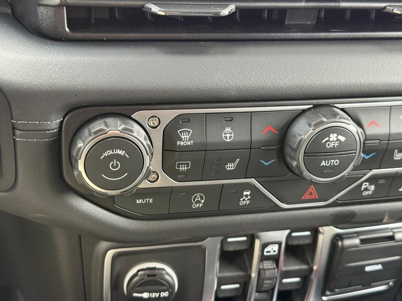 Jeep Wrangler Vehicle Image 12