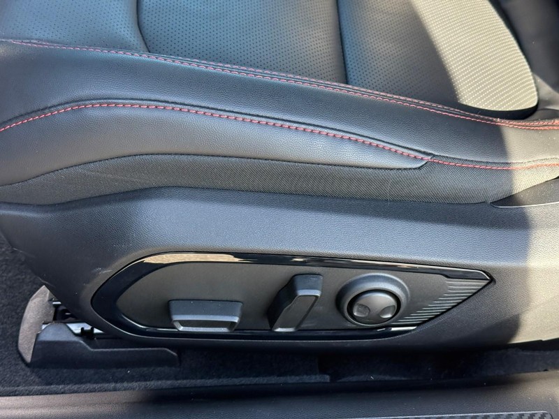 Dodge Charger Vehicle Full-screen Gallery Image 11