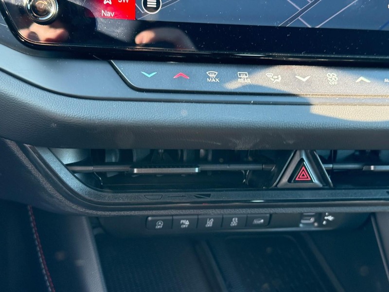 Dodge Charger Vehicle Full-screen Gallery Image 15