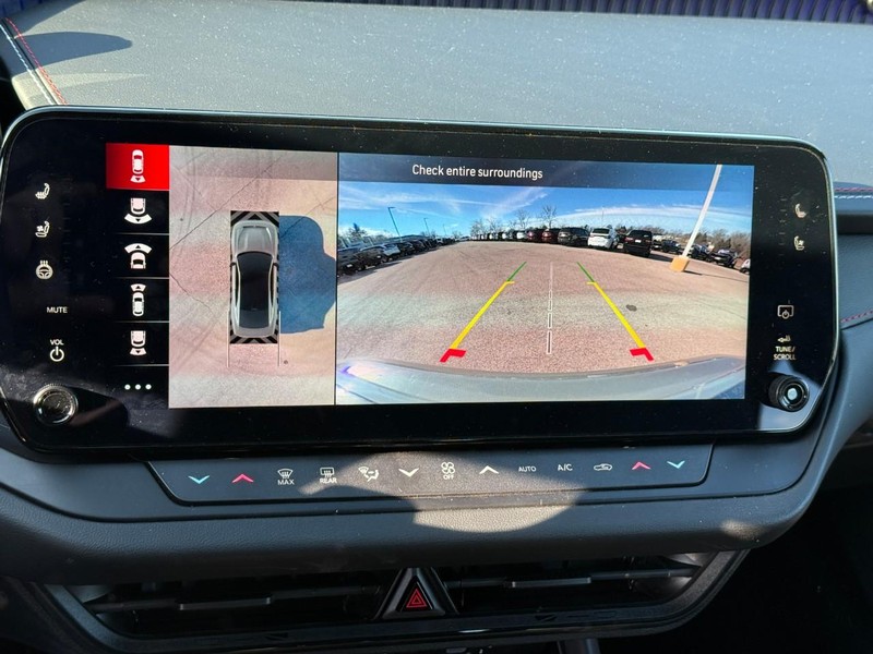 Dodge Charger Vehicle Full-screen Gallery Image 16