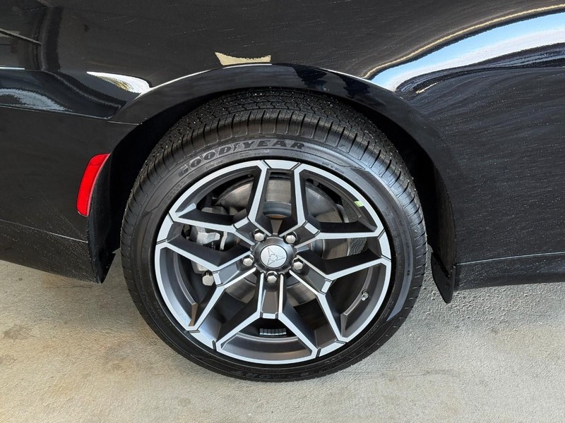 Dodge Charger Vehicle Full-screen Gallery Image 4