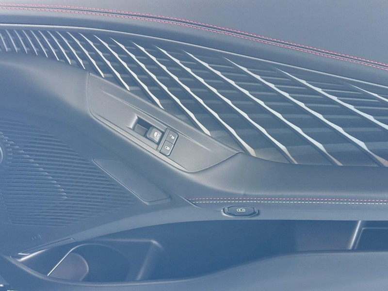 Dodge Charger Vehicle Full-screen Gallery Image 7