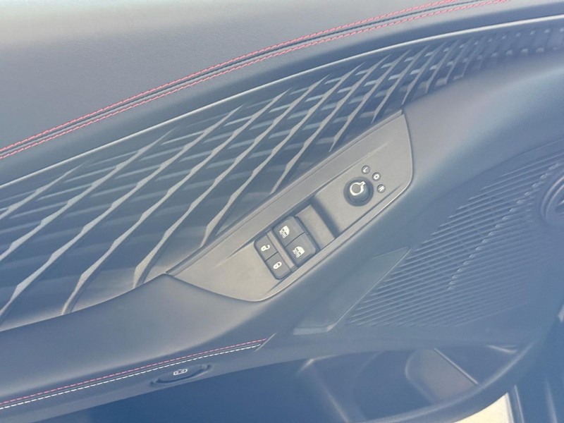 Dodge Charger Vehicle Full-screen Gallery Image 8