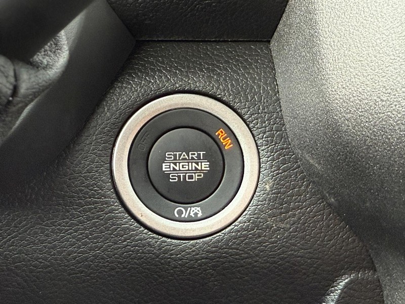 Ram 2500 Vehicle Full-screen Gallery Image 10