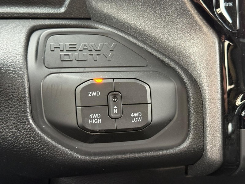 Ram 2500 Vehicle Full-screen Gallery Image 11