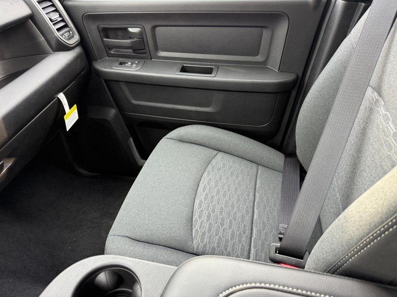 Ram 2500 Vehicle Full-screen Gallery Image 16