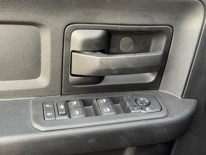 Ram 2500 Vehicle Full-screen Gallery Image 17