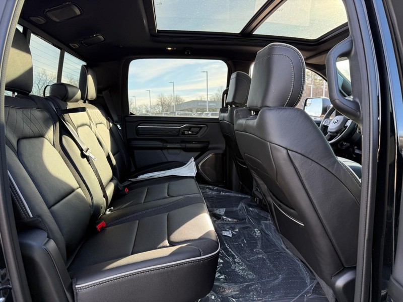 Ram 1500 Vehicle Full-screen Gallery Image 5