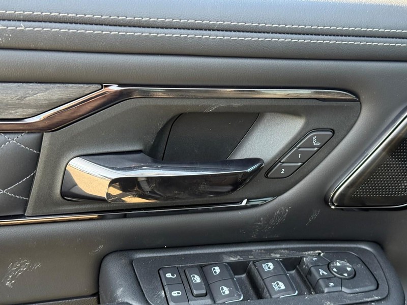 Ram 1500 Vehicle Full-screen Gallery Image 11