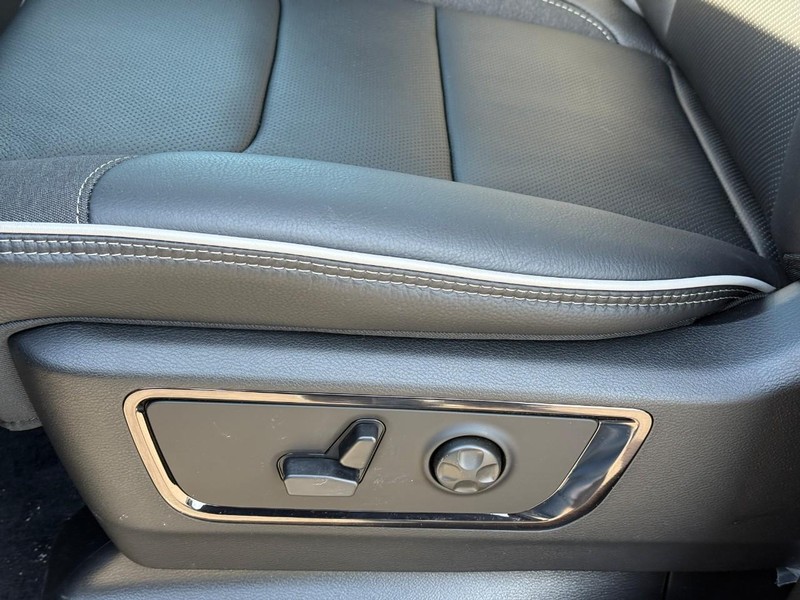 Ram 1500 Vehicle Full-screen Gallery Image 13