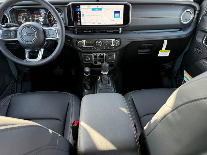 Jeep Wrangler Vehicle Full-screen Gallery Image 6