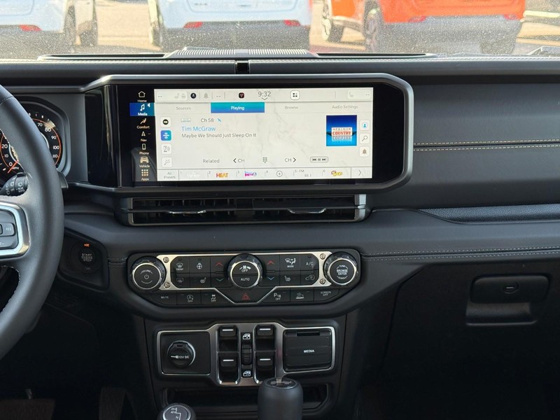 Jeep Wrangler Vehicle Full-screen Gallery Image 8