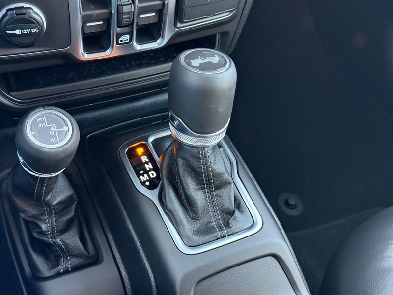 Jeep Wrangler Vehicle Full-screen Gallery Image 15