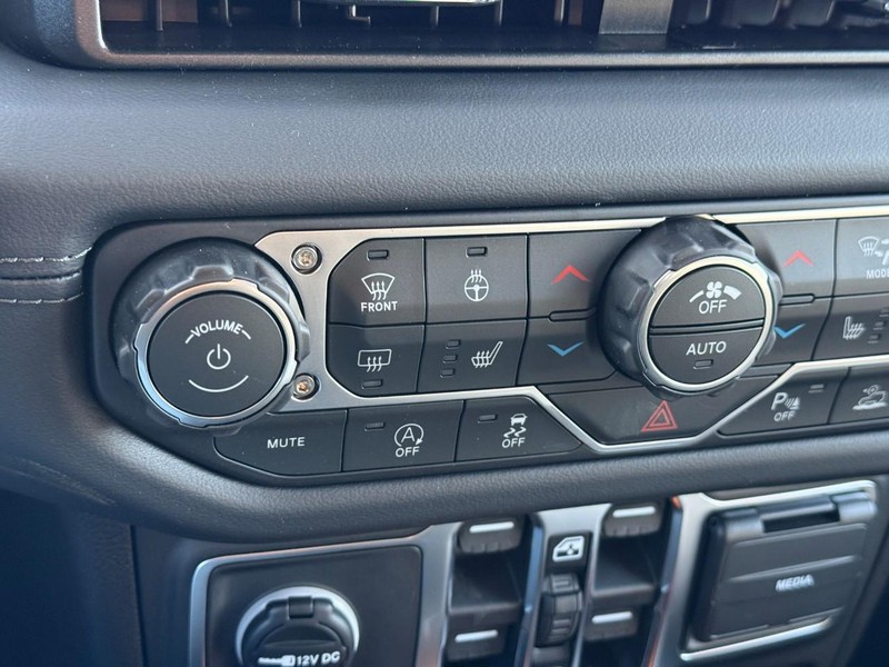 Jeep Wrangler Vehicle Full-screen Gallery Image 16