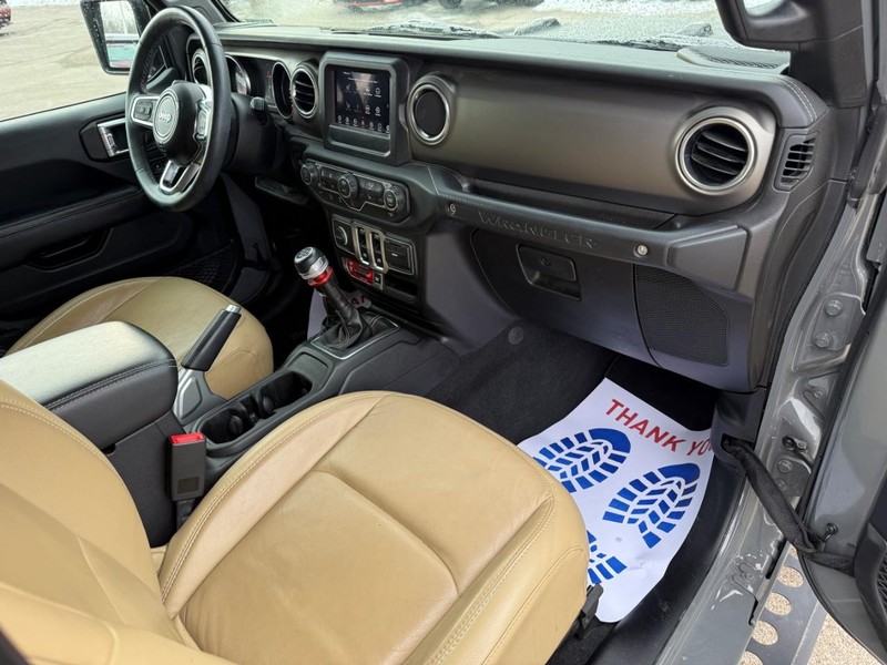 Jeep Wrangler Vehicle Full-screen Gallery Image 11