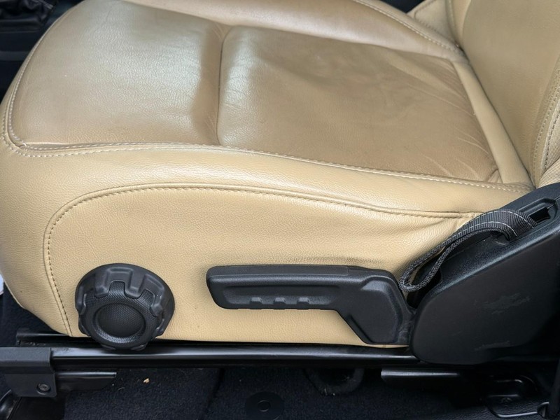 Jeep Wrangler Vehicle Full-screen Gallery Image 15