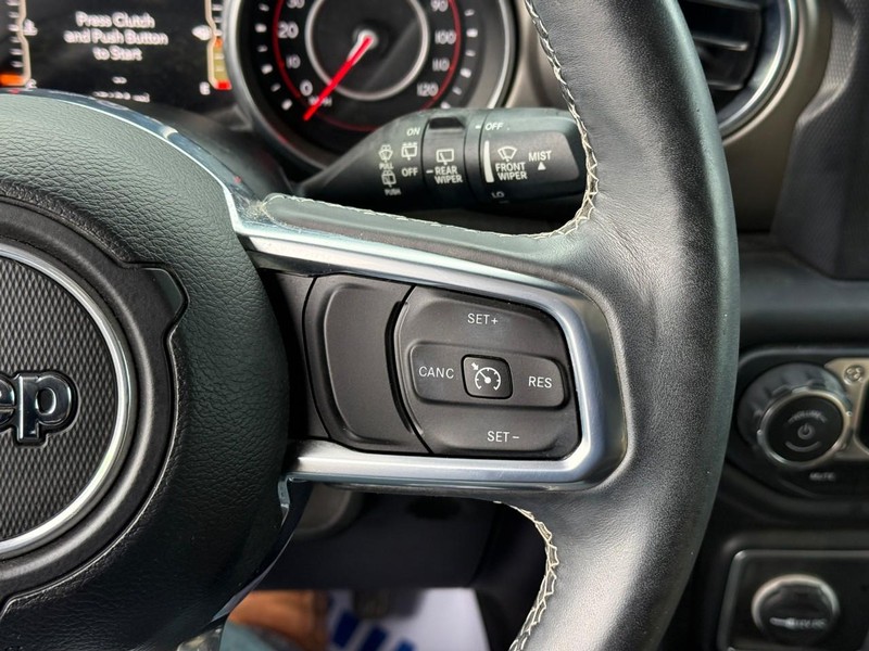 Jeep Wrangler Vehicle Full-screen Gallery Image 17