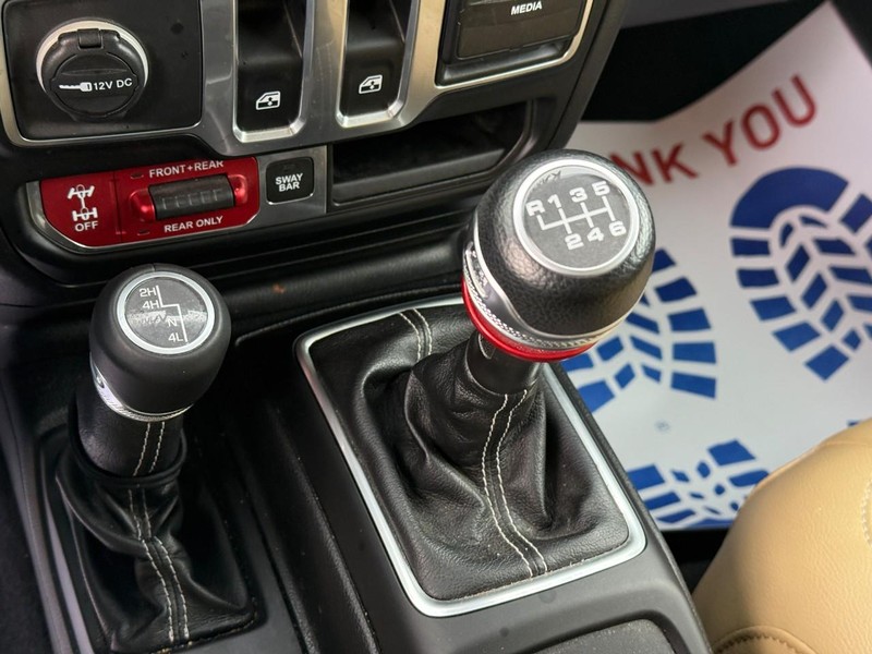 Jeep Wrangler Vehicle Full-screen Gallery Image 19