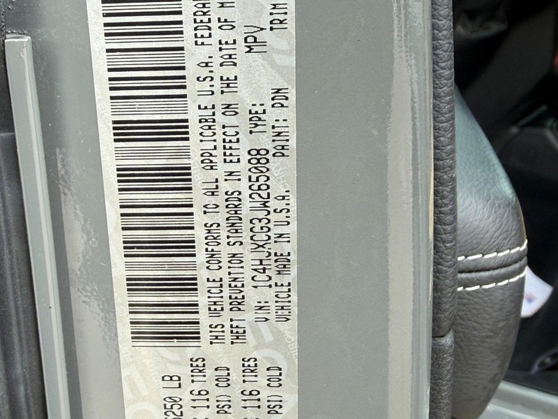 Jeep Wrangler Vehicle Full-screen Gallery Image 23