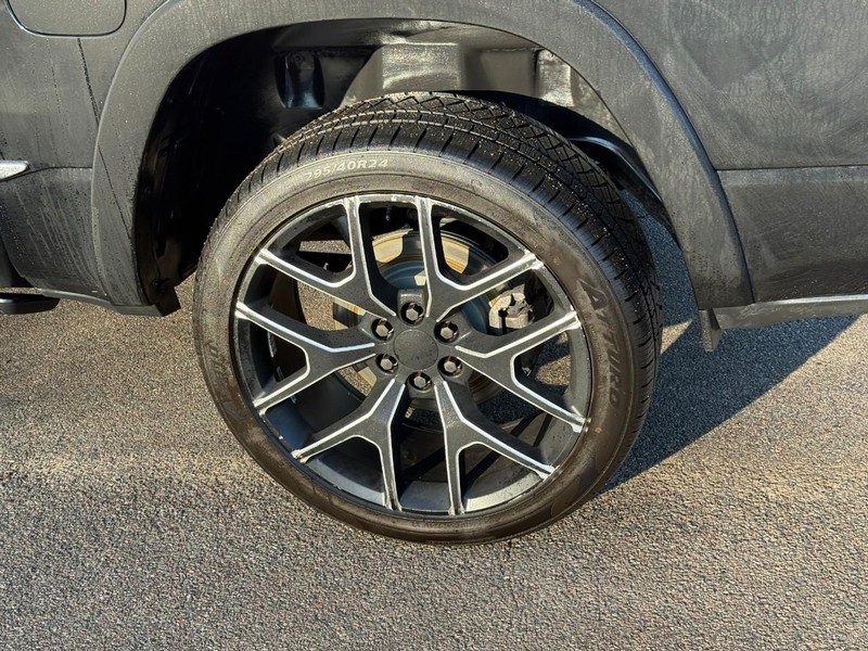 Ram 1500 Vehicle Full-screen Gallery Image 4