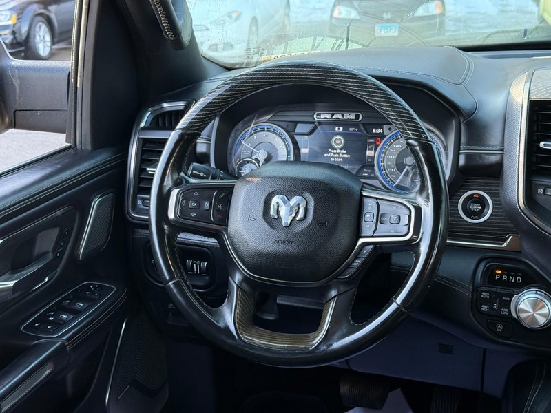 Ram 1500 Vehicle Full-screen Gallery Image 12