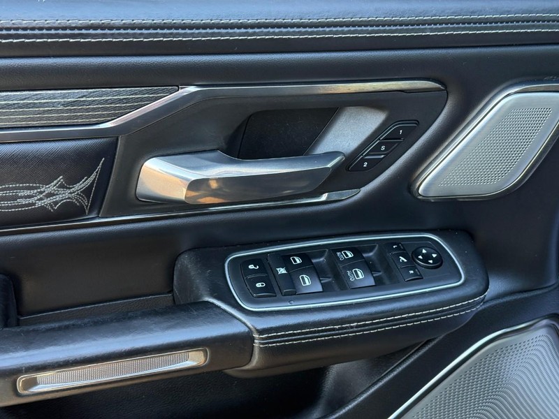 Ram 1500 Vehicle Full-screen Gallery Image 15