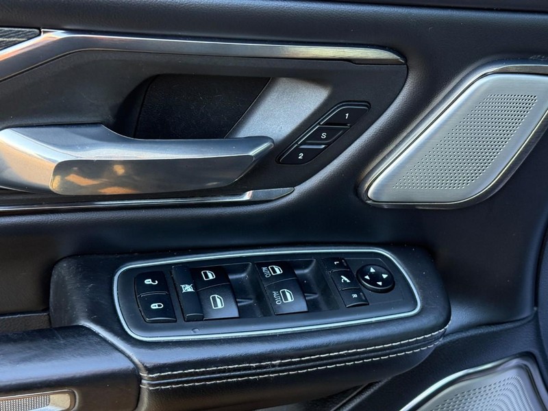 Ram 1500 Vehicle Full-screen Gallery Image 16