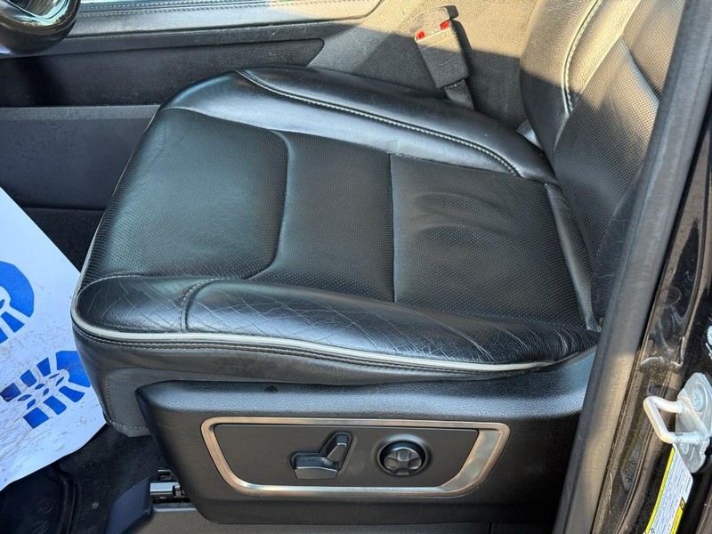 Ram 1500 Vehicle Full-screen Gallery Image 17