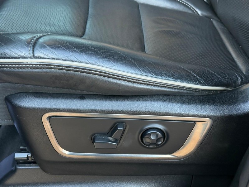 Ram 1500 Vehicle Full-screen Gallery Image 18