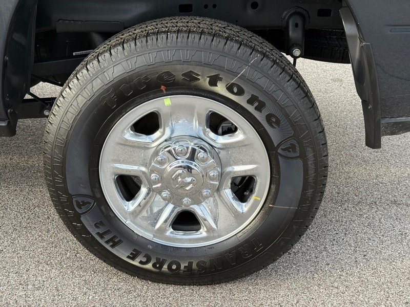 Ram 2500 Vehicle Full-screen Gallery Image 4