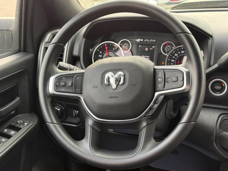 Ram 2500 Vehicle Full-screen Gallery Image 7