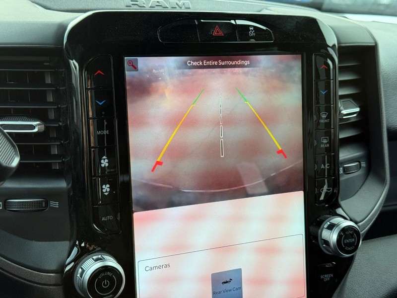 Ram 2500 Vehicle Full-screen Gallery Image 13