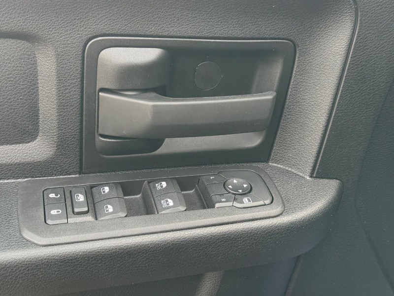 Ram 2500 Vehicle Full-screen Gallery Image 17