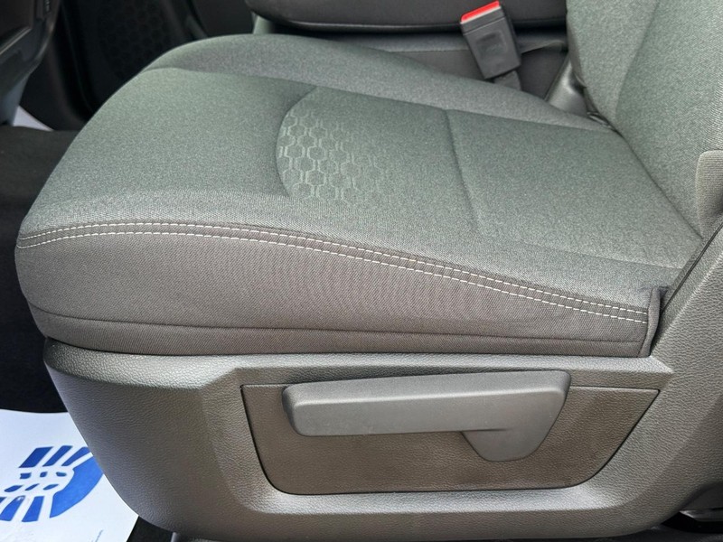 Ram 2500 Vehicle Full-screen Gallery Image 18