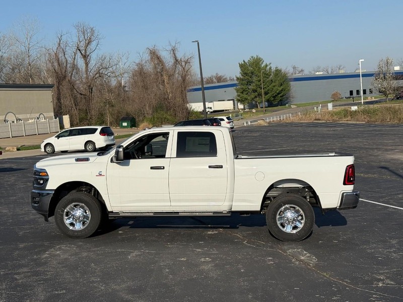 Ram 2500 Vehicle Full-screen Gallery Image 2