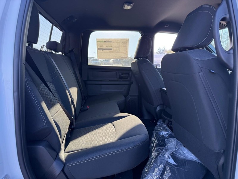 Ram 2500 Vehicle Full-screen Gallery Image 5