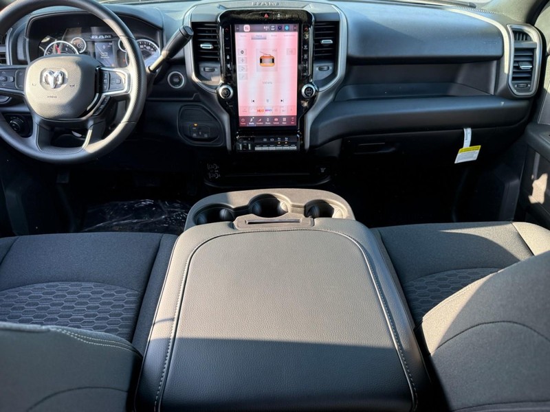 Ram 2500 Vehicle Full-screen Gallery Image 6