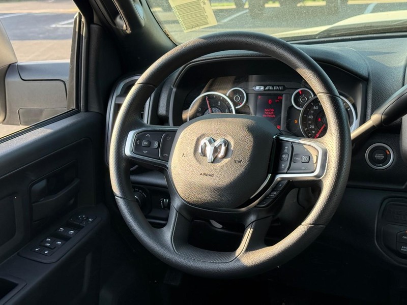 Ram 2500 Vehicle Full-screen Gallery Image 7