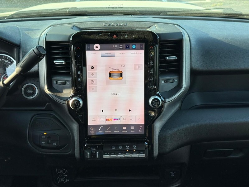 Ram 2500 Vehicle Full-screen Gallery Image 9