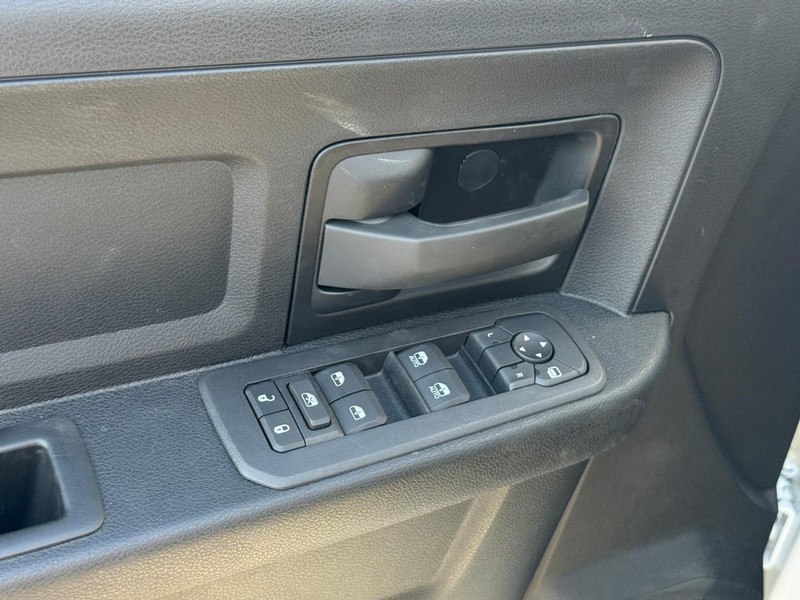 Ram 2500 Vehicle Full-screen Gallery Image 11