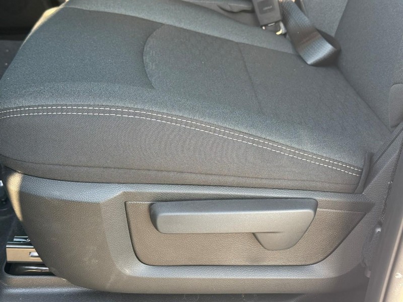 Ram 2500 Vehicle Full-screen Gallery Image 13