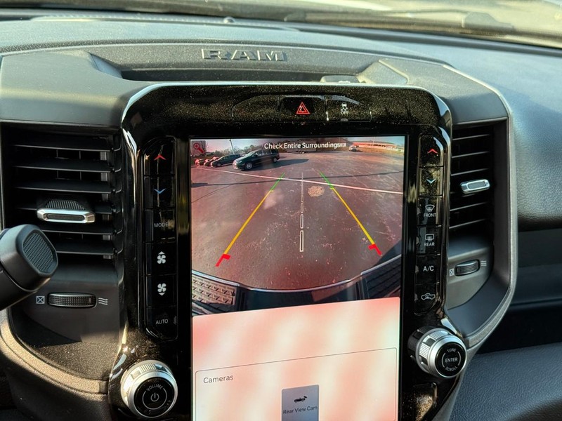 Ram 2500 Vehicle Full-screen Gallery Image 16